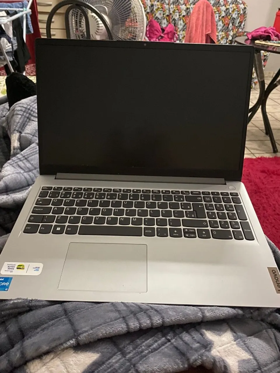 Macbook air m1 8gb / 256gb saúde da bateria 94%, tela danificada