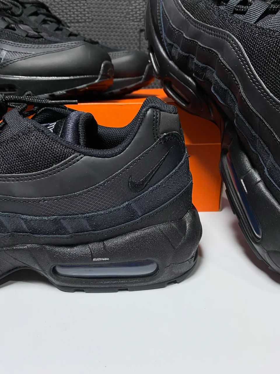 Nike Air Max 95 Essential 'Triple Black' - Foto 4