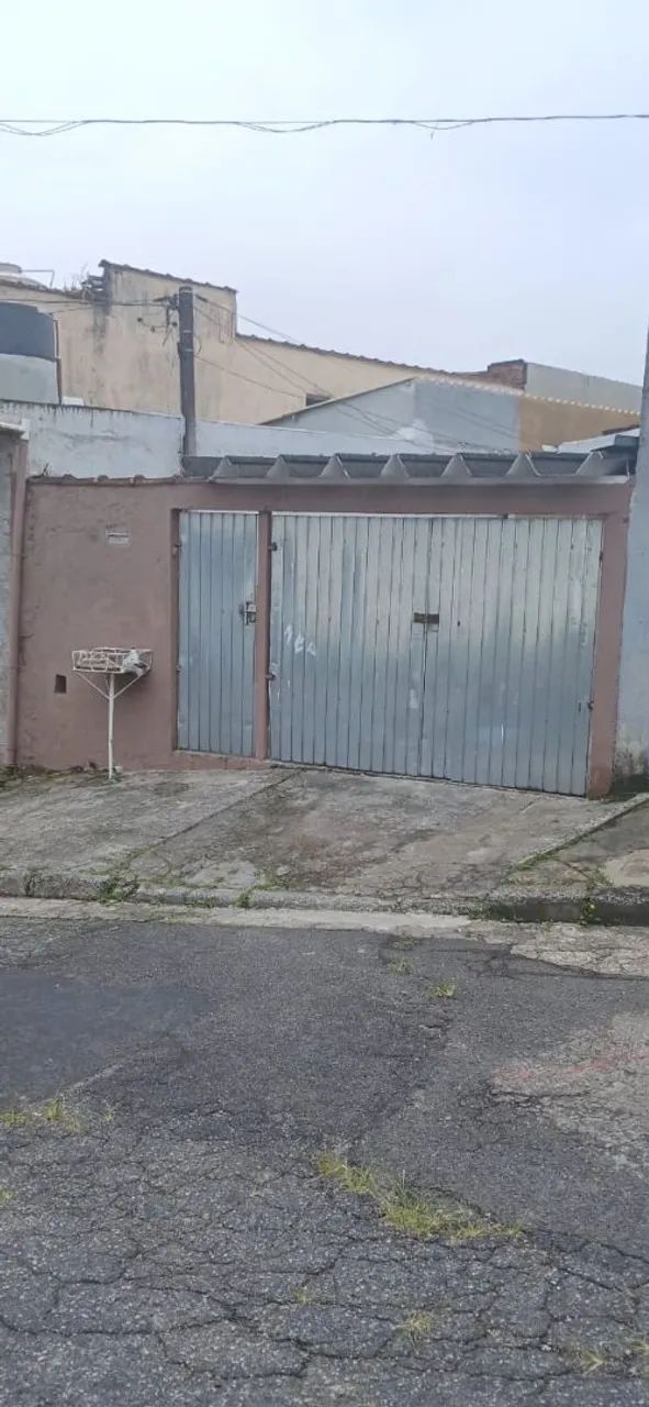 Aluga-se casa de 2 cômodos 