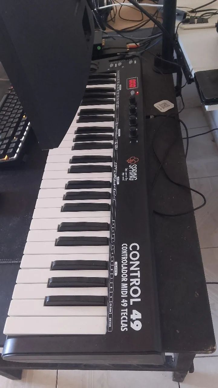 Controlador MIDI Spring 49 Teclas - Instrumentos musicais - Vera