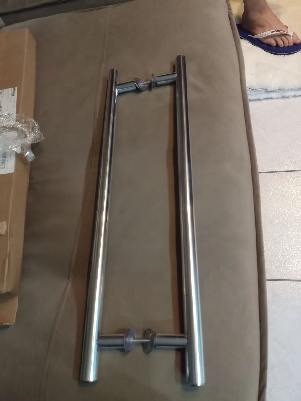 Maçaneta em alumínio polido 60cm novo na caixa