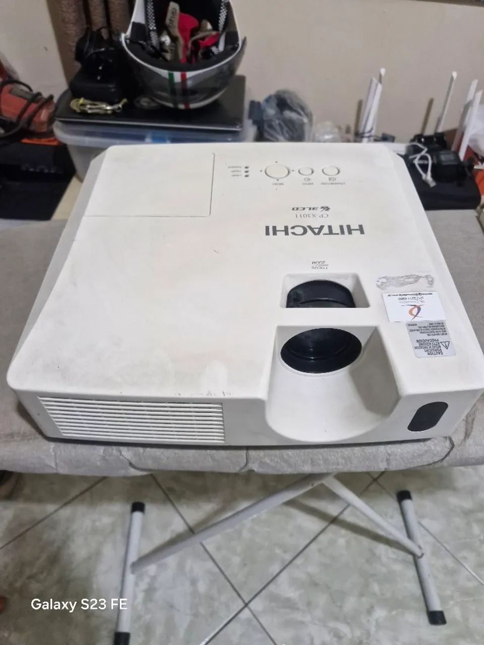 Retroprogetor Hitachi CX3011 com a lâmpada ruim....
