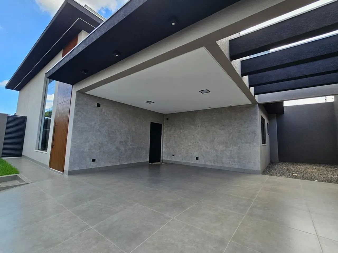 LINDA CASA COM PISCINA NO JARDIM ESPANHA  MARINGÁ