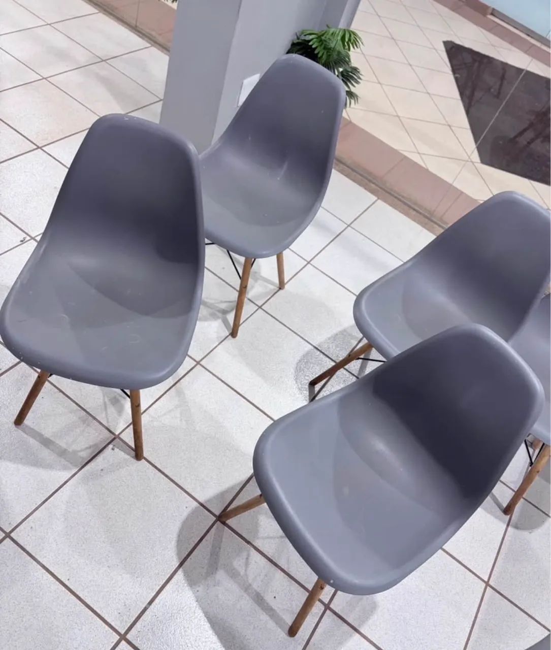 Vendo 12 cadeiras usadas