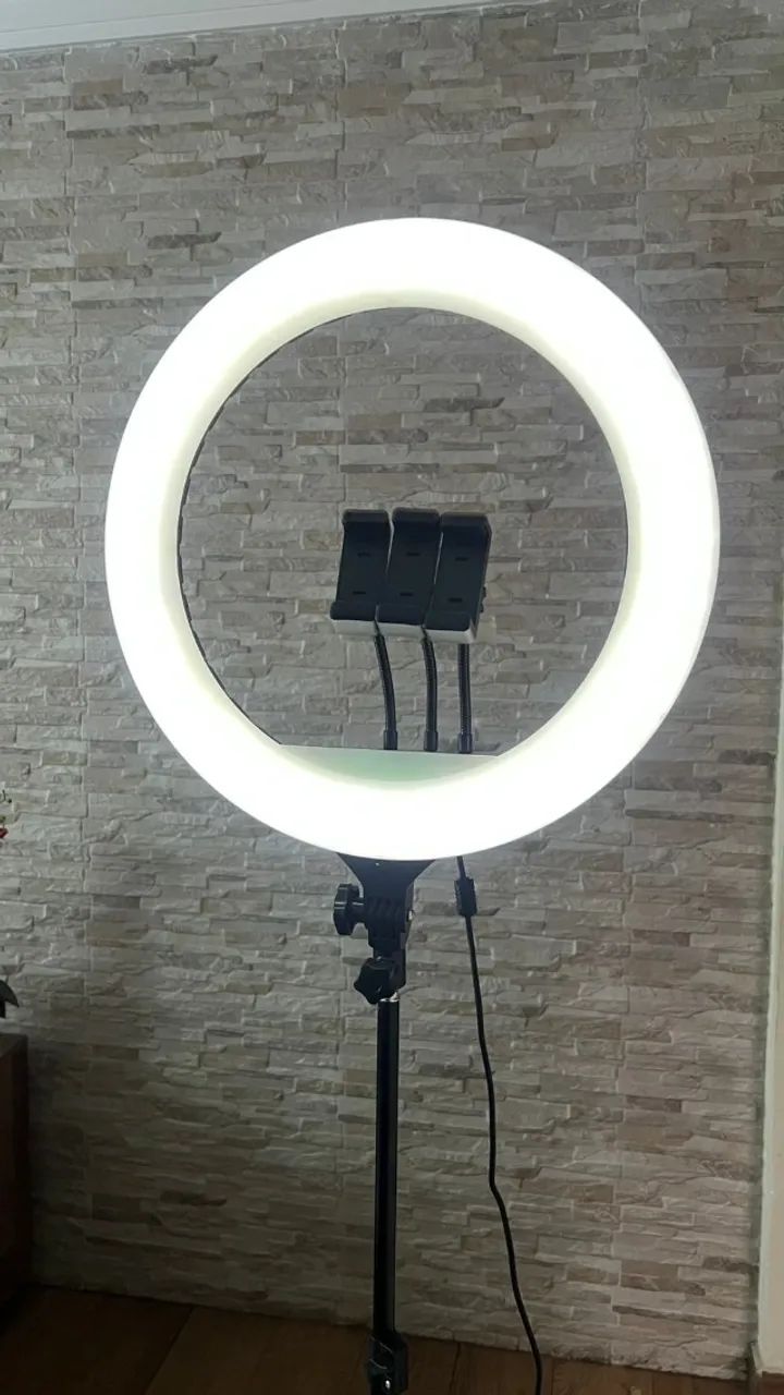 Iluminador Led Ring ligh de 18 polegadas c/ suporte celulares e tripé - Foto 2