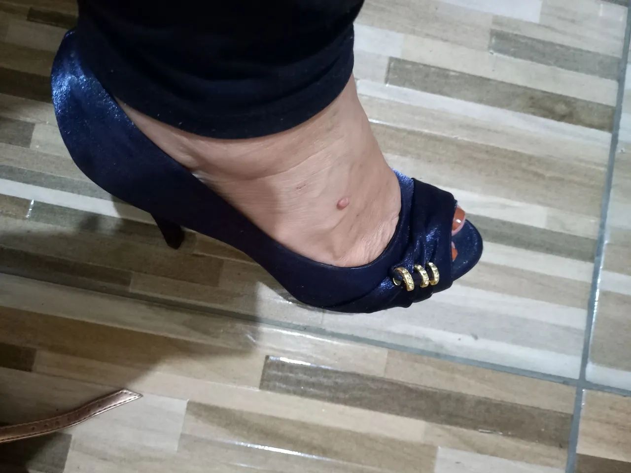 Linda sandália meia pata tecido de cetim. - Foto 5
