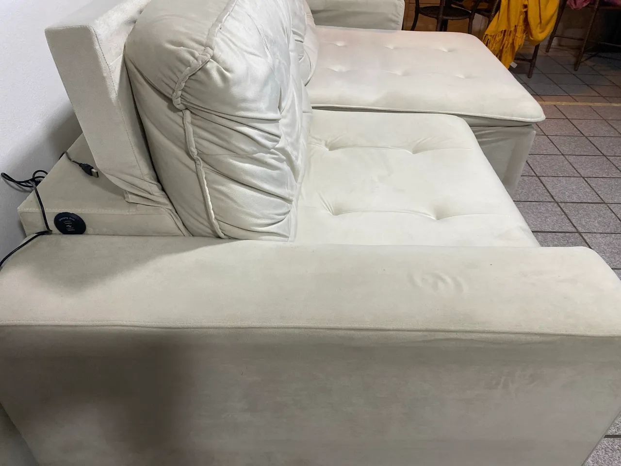 Sofá branco de 3 lugares Retrátil com entrada USB  - Foto 2