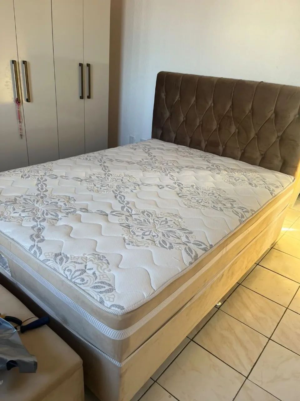 Cama e cabeceira  