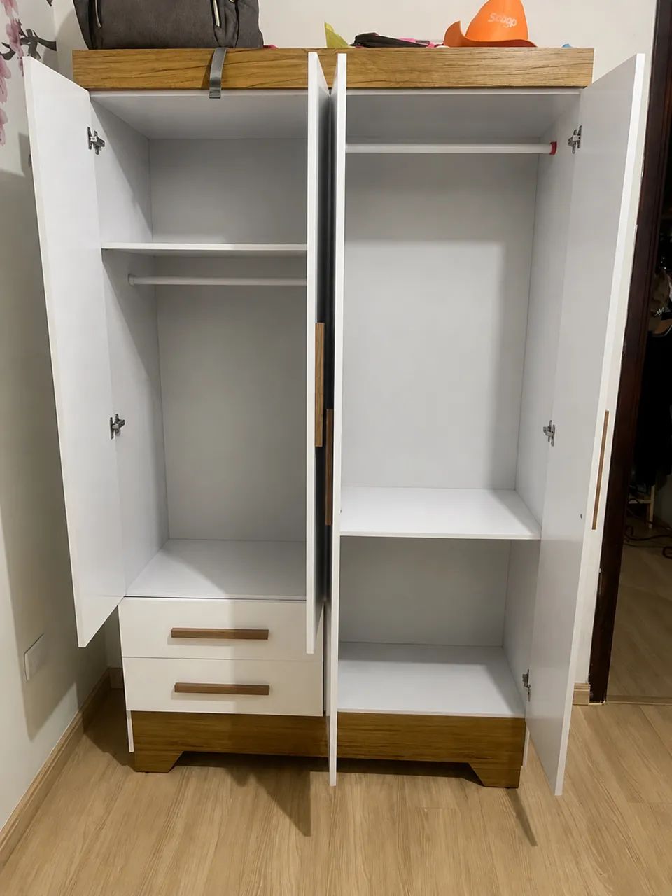 Guarda roupa infantil e cômoda
