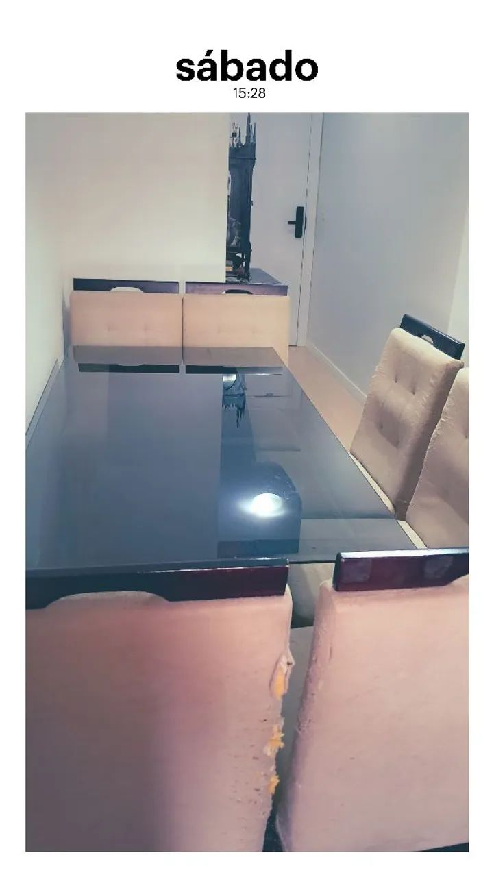 Mesa de jantar com seis cadeiras.  - Foto 3