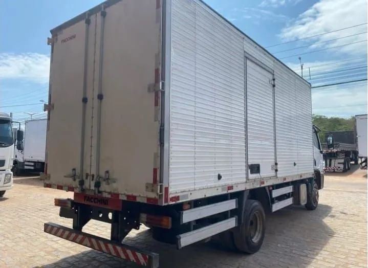 ACCELO 815 BAÚ SECO ANO 2015 - Foto 3
