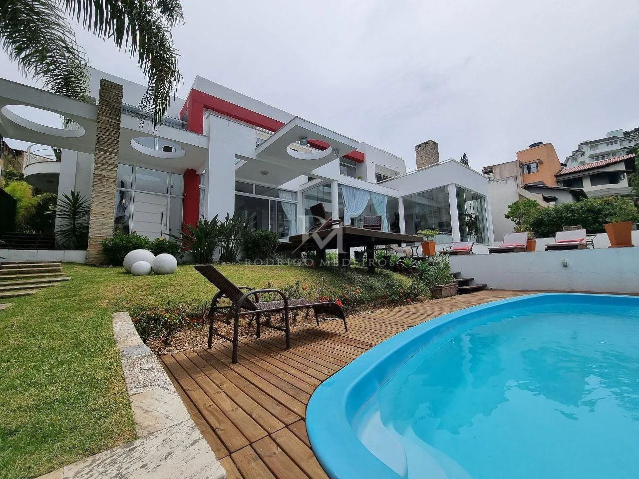 RESIDÊNCIA EXCLUSIVA COM 8 SUÍTES | AGRONÔMICA  FLORIANÓPOLIS - Foto 2