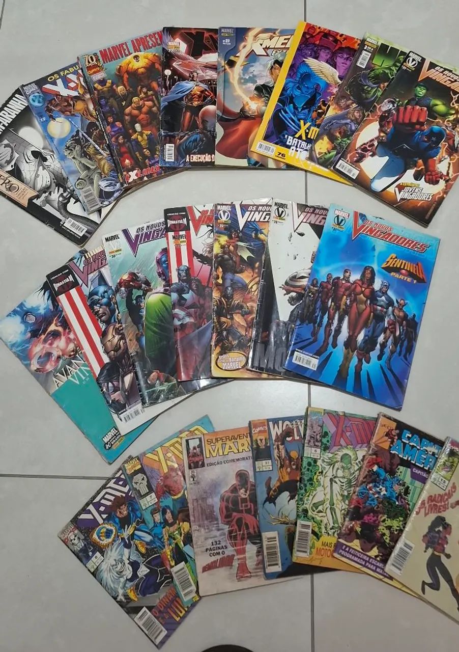 Lote com 22 HQs da Marvel