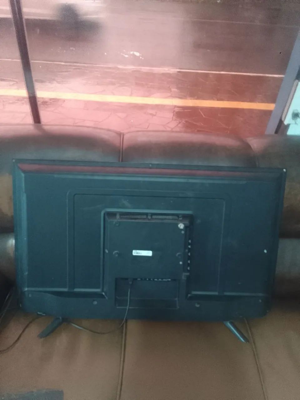 Vendo essa TV  inteirinha de 42 polegadas bivolt funciona muito bem não é smart só buscar  - Foto 3