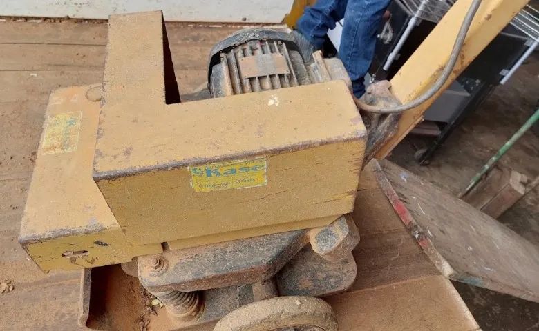 COMPACTADOR DE PLACA ELÉTRICO 220V DYNAPAC - Foto 2