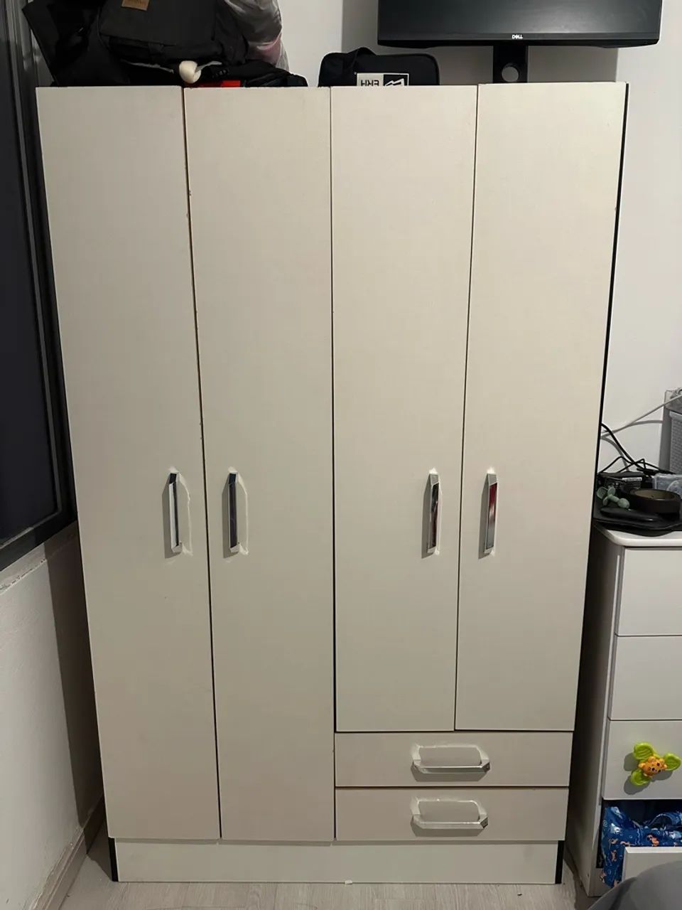 Guarda-roupa 4 portas e 2 gavetas USADO