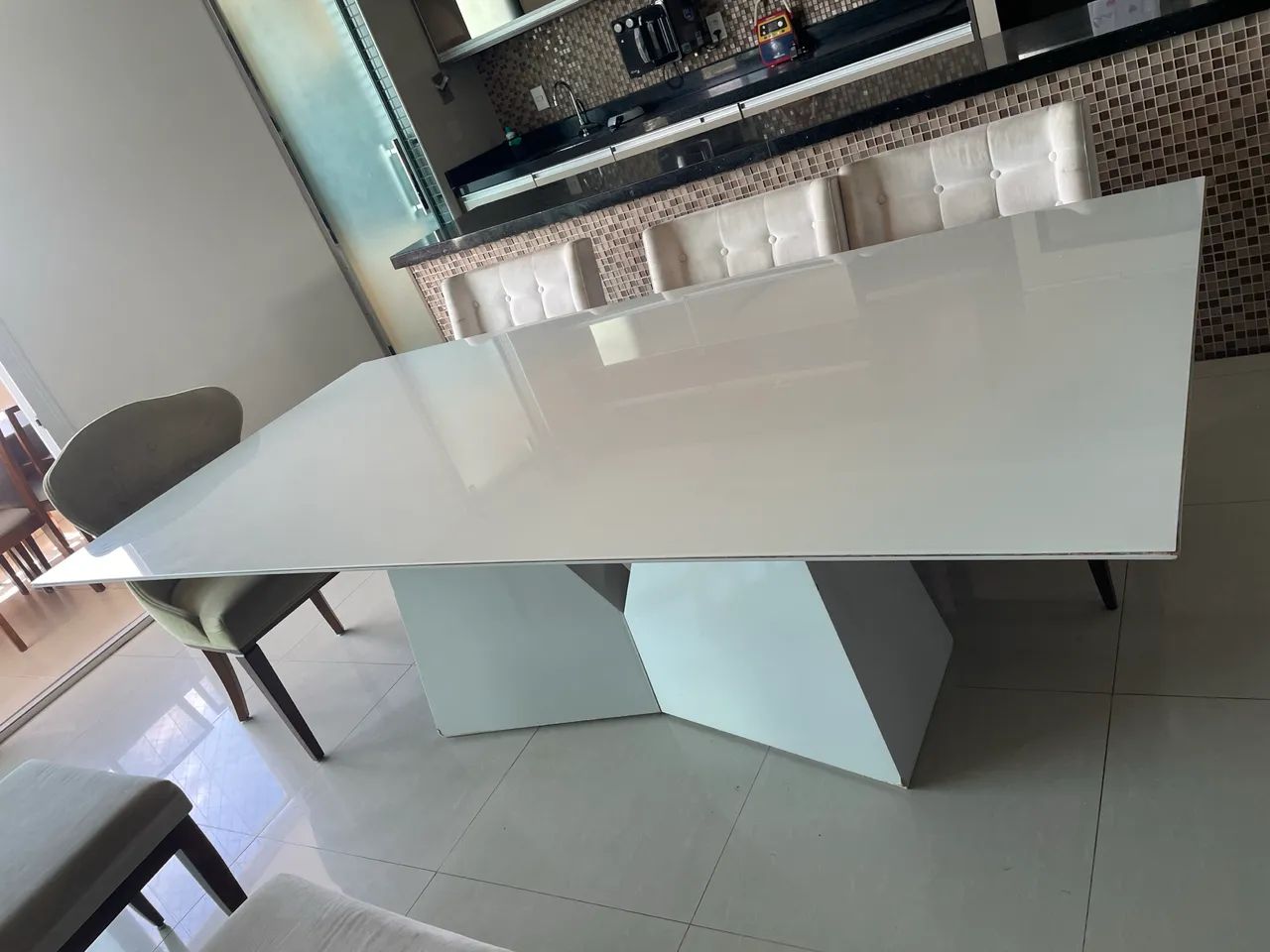 Mesa em laca branca
