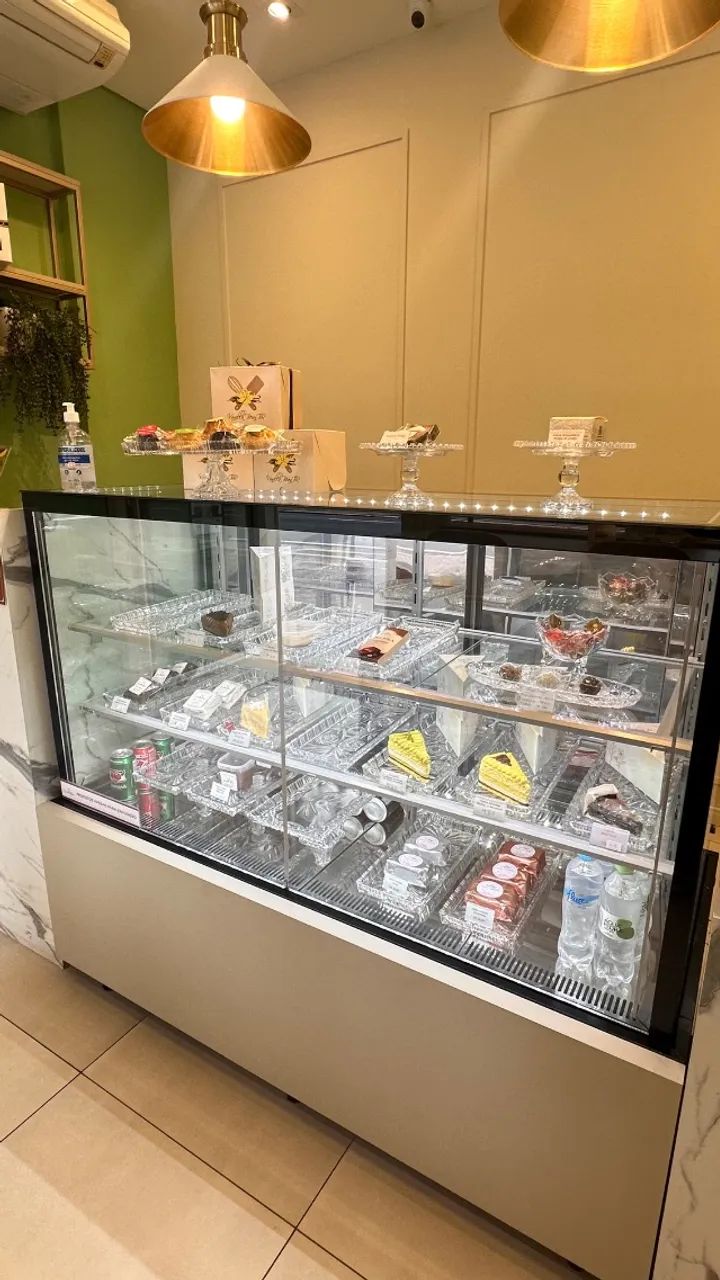 Vitrine Refrimate Titanium Premium refrigerada 2 Prateleiras, 220v