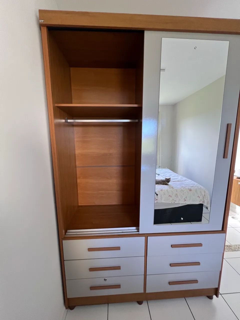 Guarda-roupa casal com espelho  - Foto 2