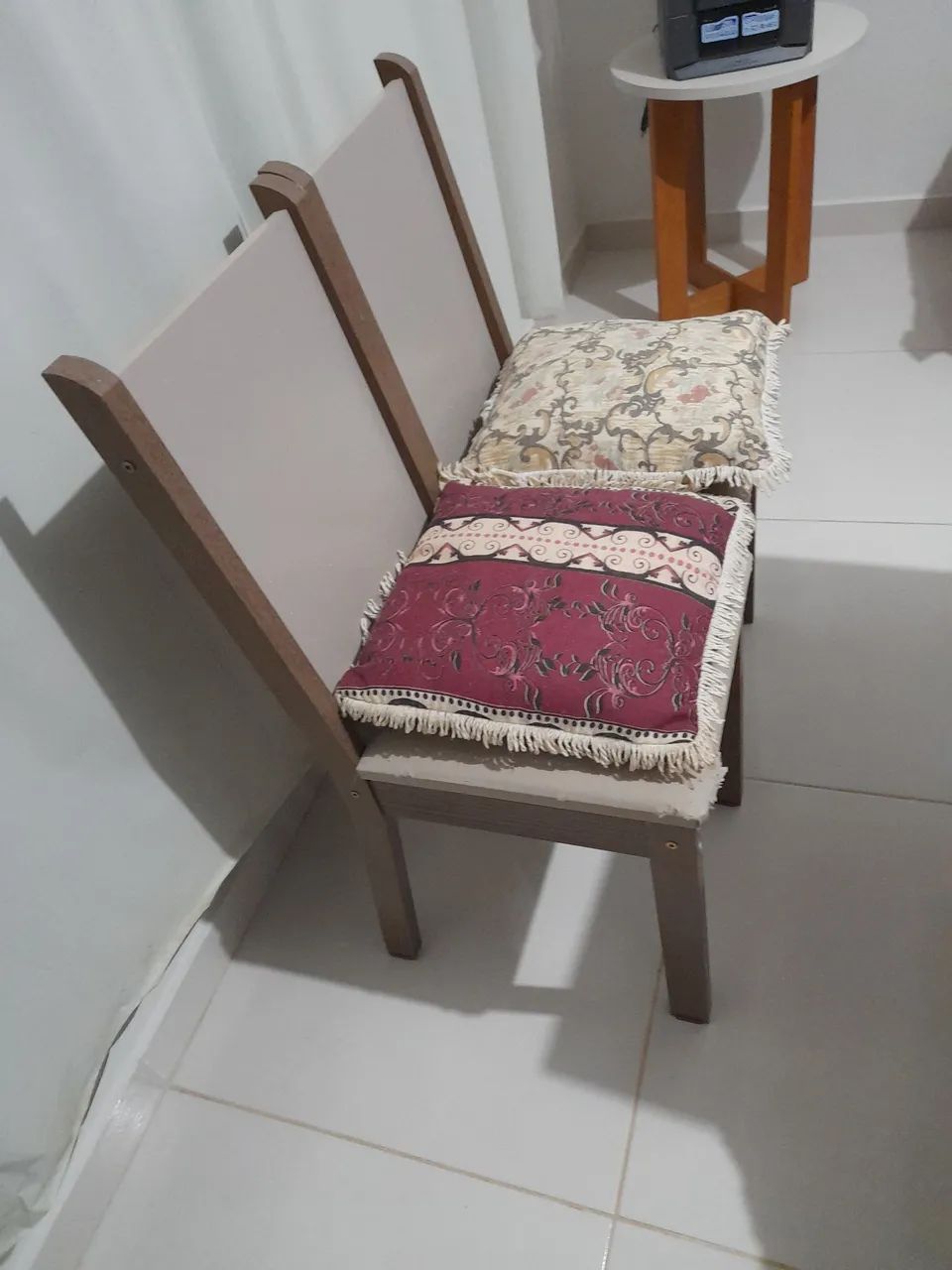 Sofa + mesa + 4 cadeiras