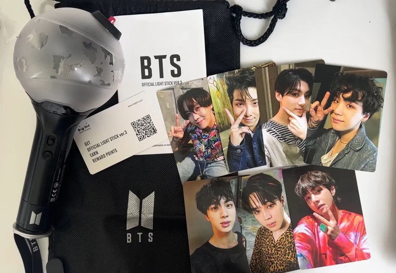 BTS OFFICIAL LIGHT STICK VER.3 新品未開封 BTS - OFFICIAL LIGHT STICK (ARMY BOMB VER.3) - Hobbies e coleções
