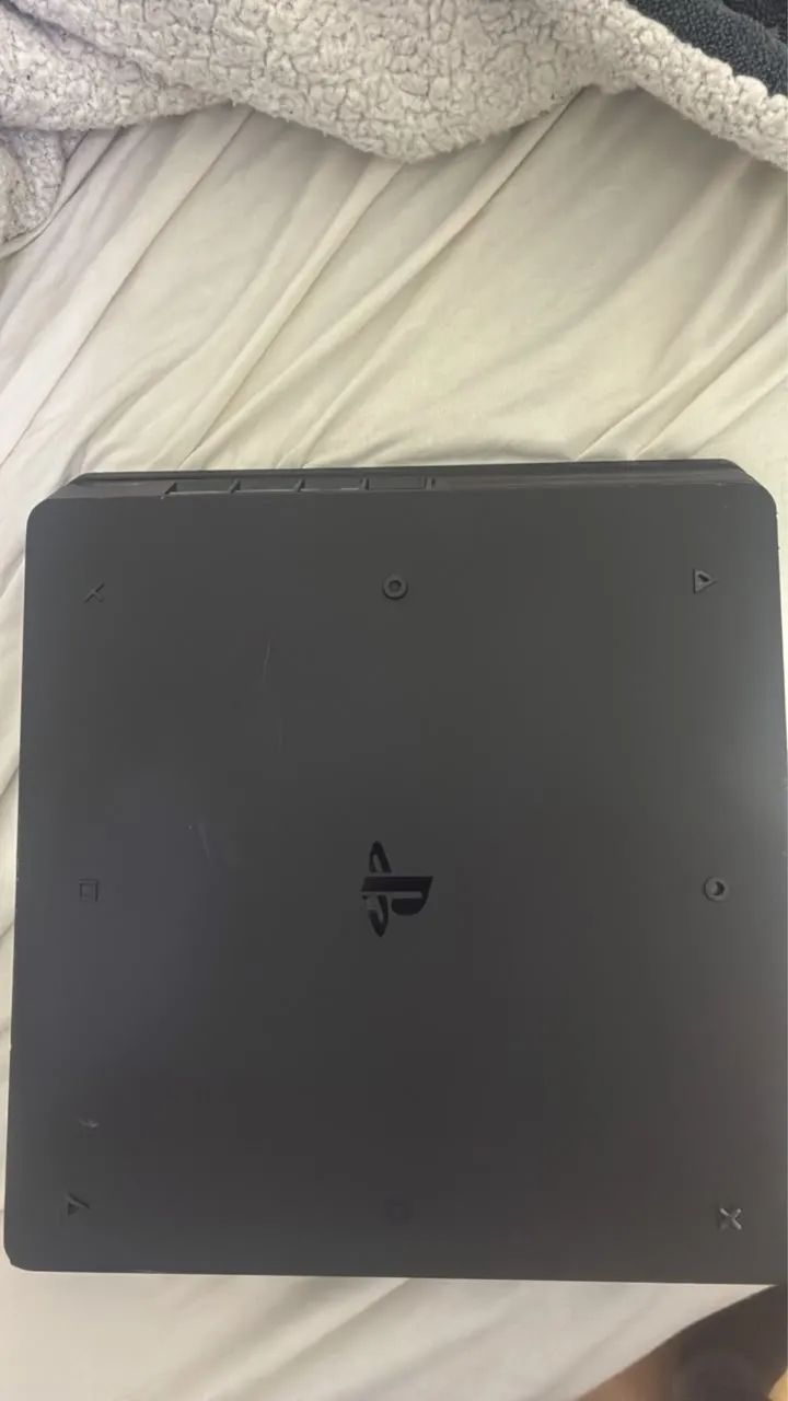 PS4 Slim + 2 Controles - Excelente Estado + Cabos - Foto 2