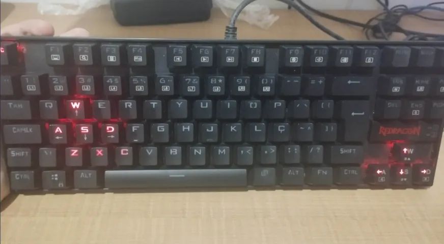 Teclado mecânico TKL Brown (Redragon Kumara ABNT2) - usado, semi-funcional - Foto 2