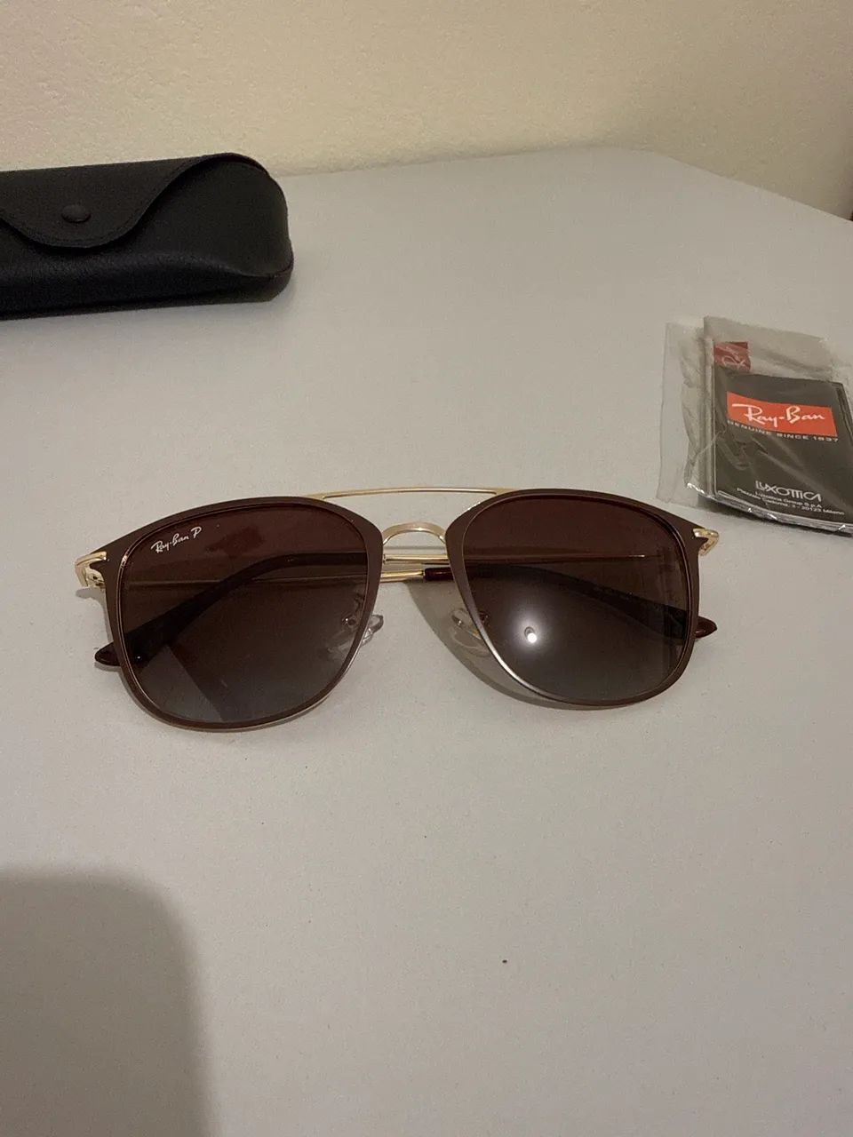 Óculos rayban verniz nude feminino