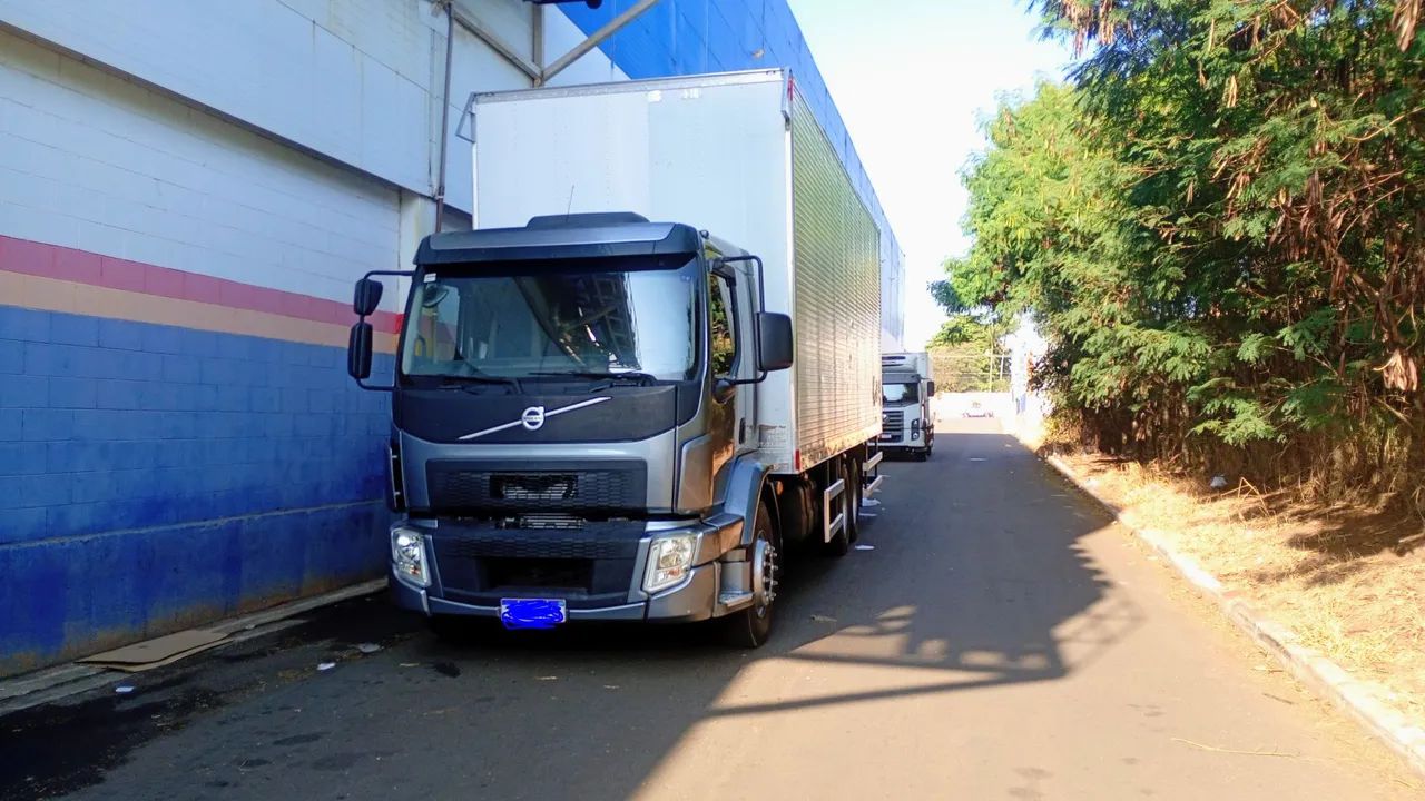 Volvo vm 330 ano 2121