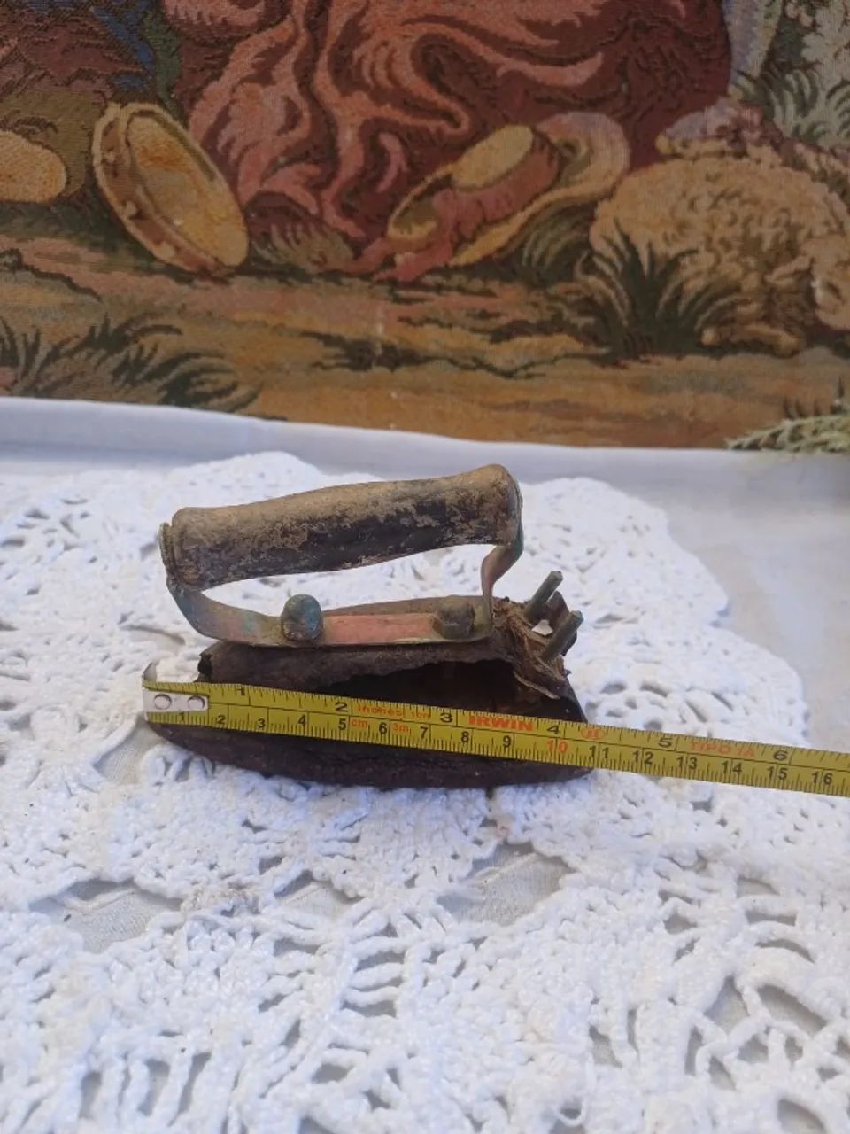 Ferro de engomar miniatura antigo com defeitos  - Foto 4