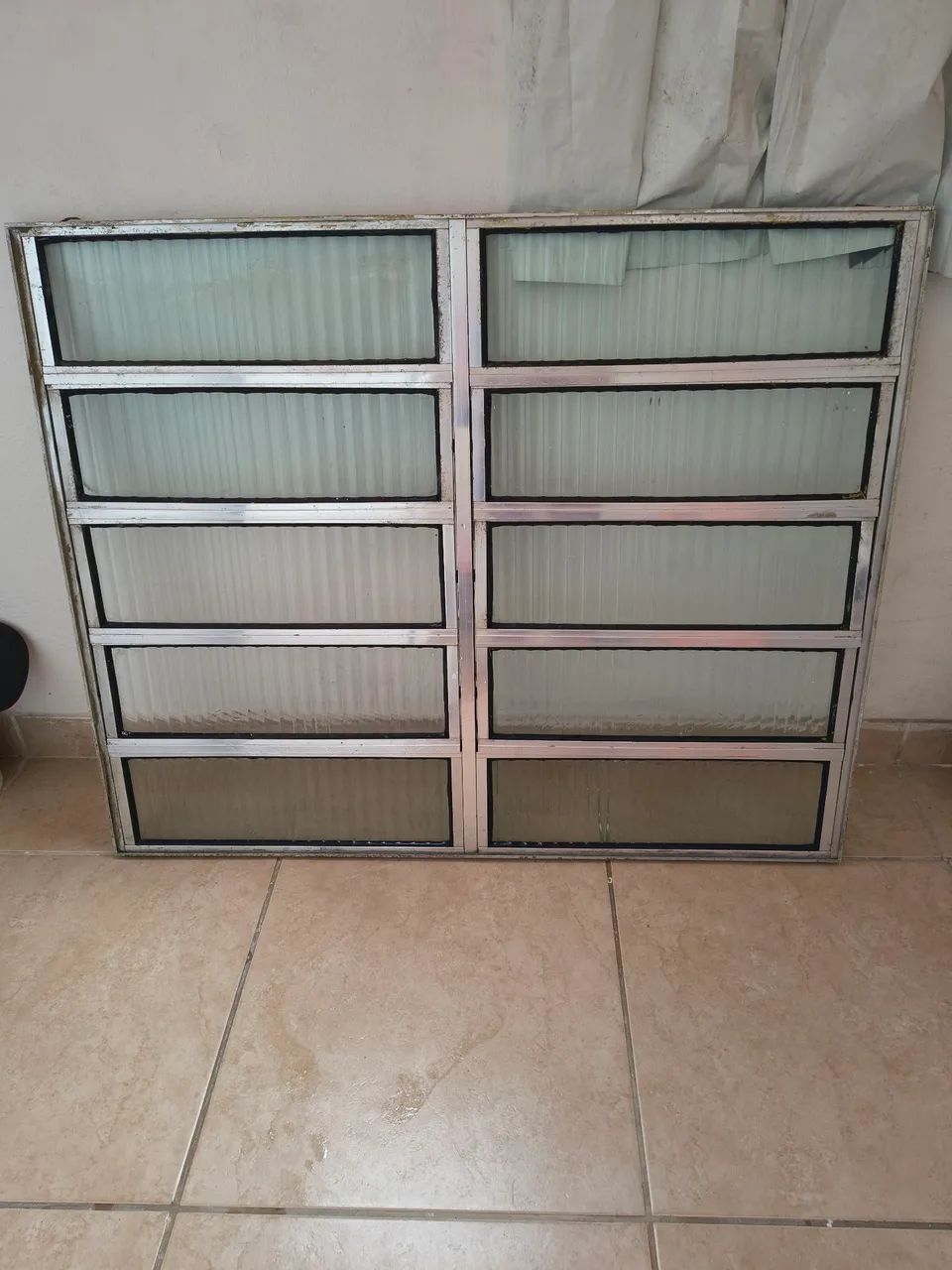 Basculante de alumínio 1m/80cm 