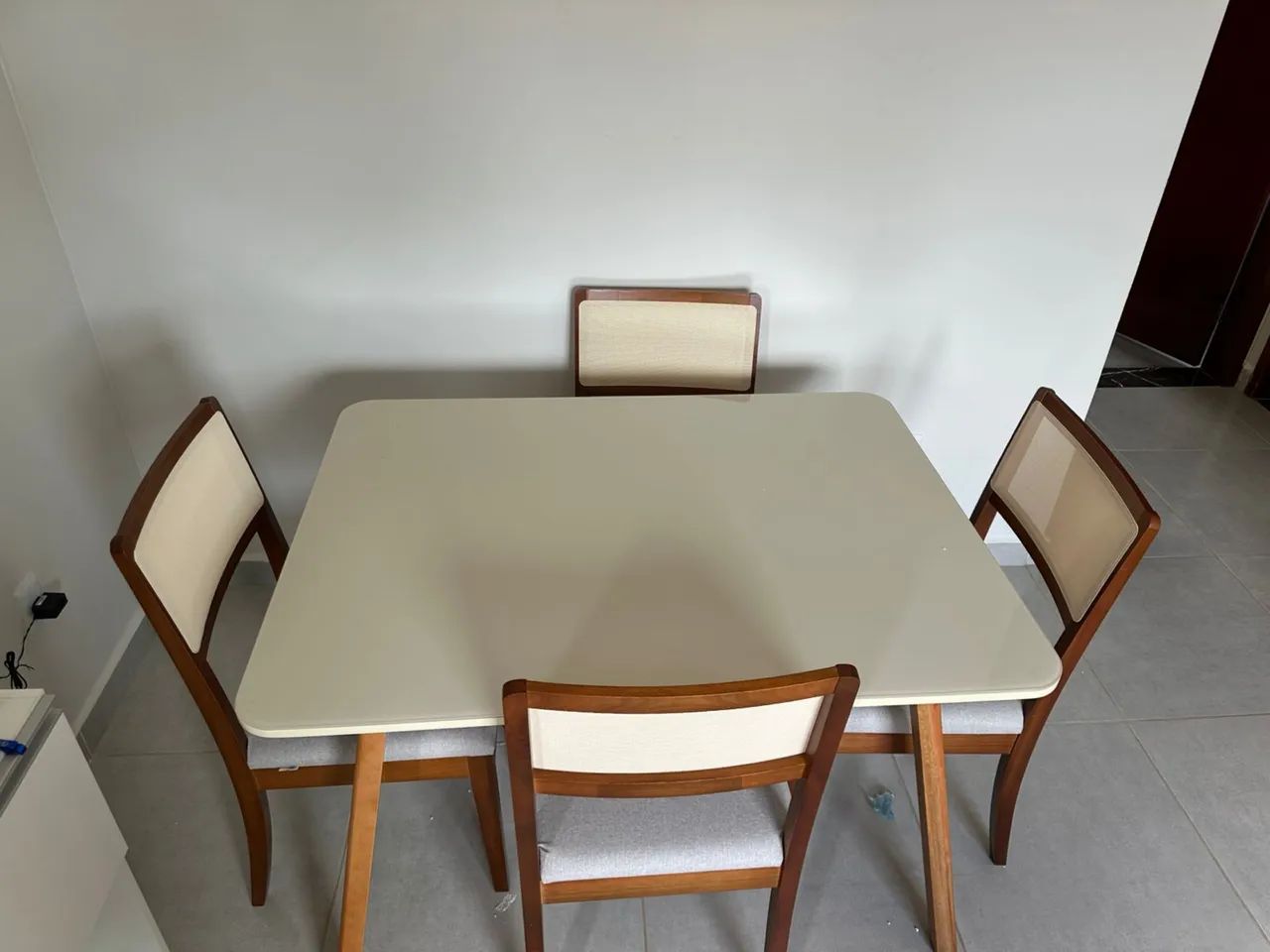 Mesa de Jantar 4 Lugares Em Madeira  Pronta Entrega 