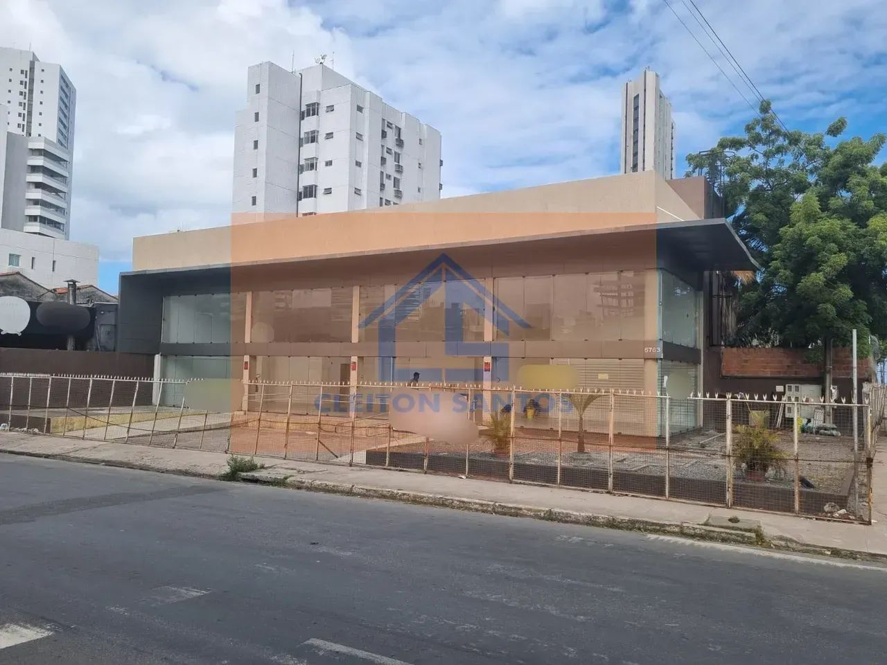Loja para locação em Candeias