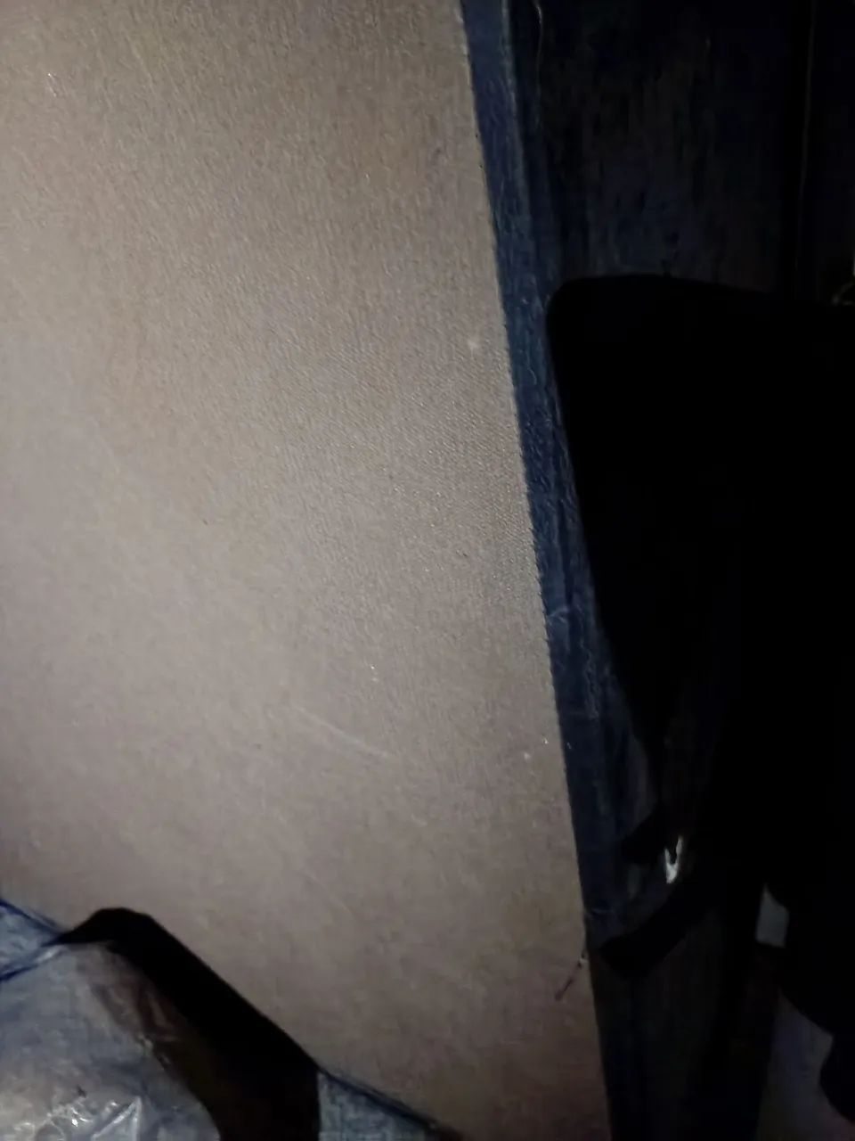 Vendo 2 bases de cama box de solteiro.