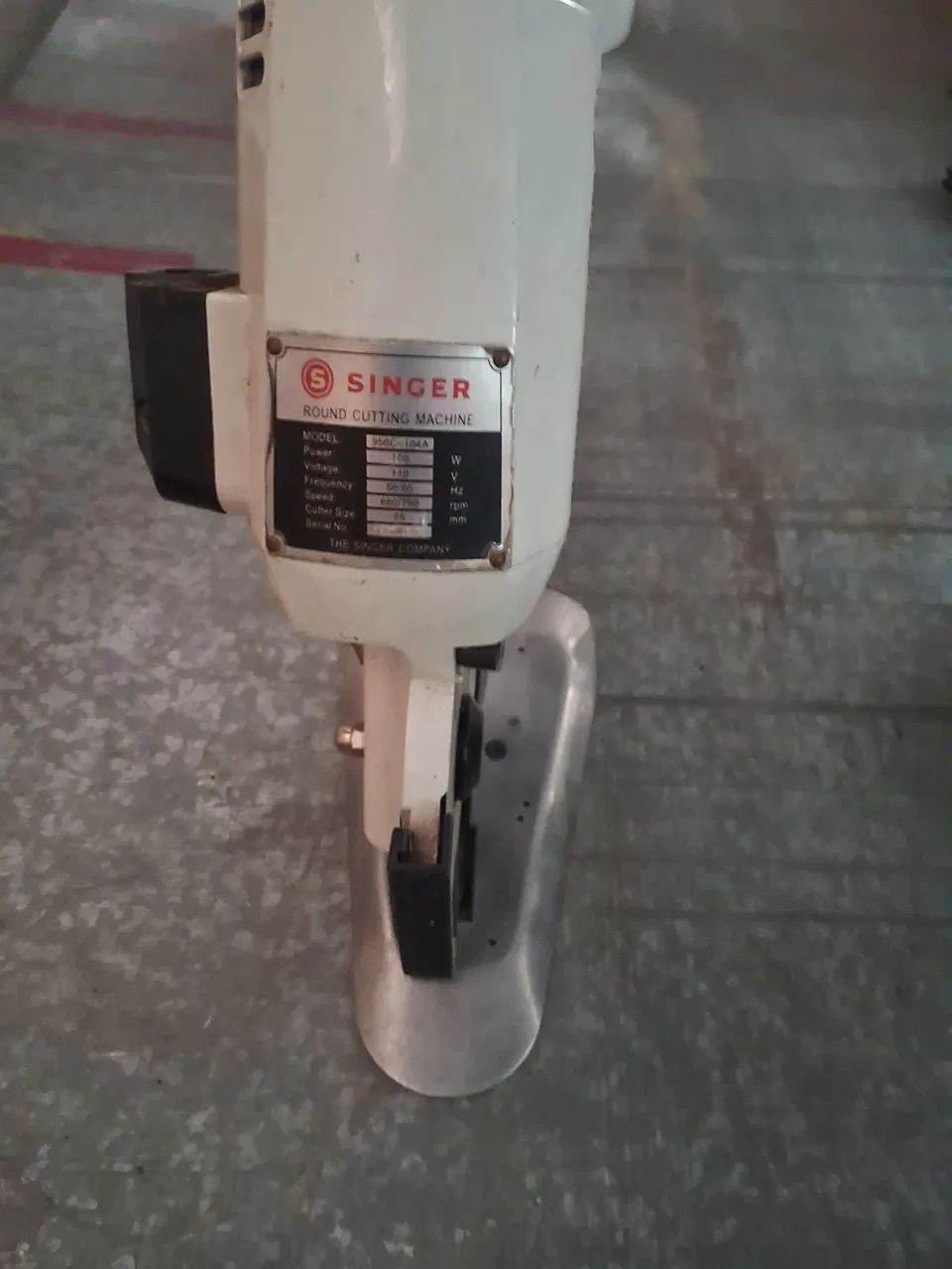 Vendo máquina de corte de tecido de disco singer 350