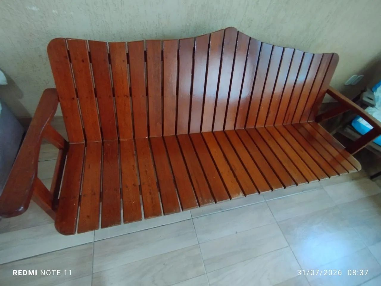 Banco de madeira pura