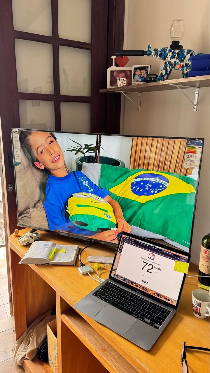 Vendo Tv smart 43 Polegadas no Plástico. 