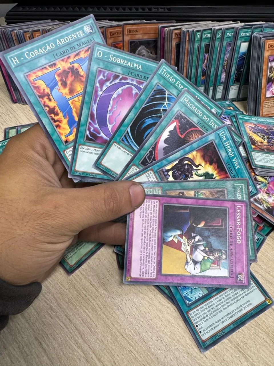 300 cartas comuns Yugioh original - Foto 2