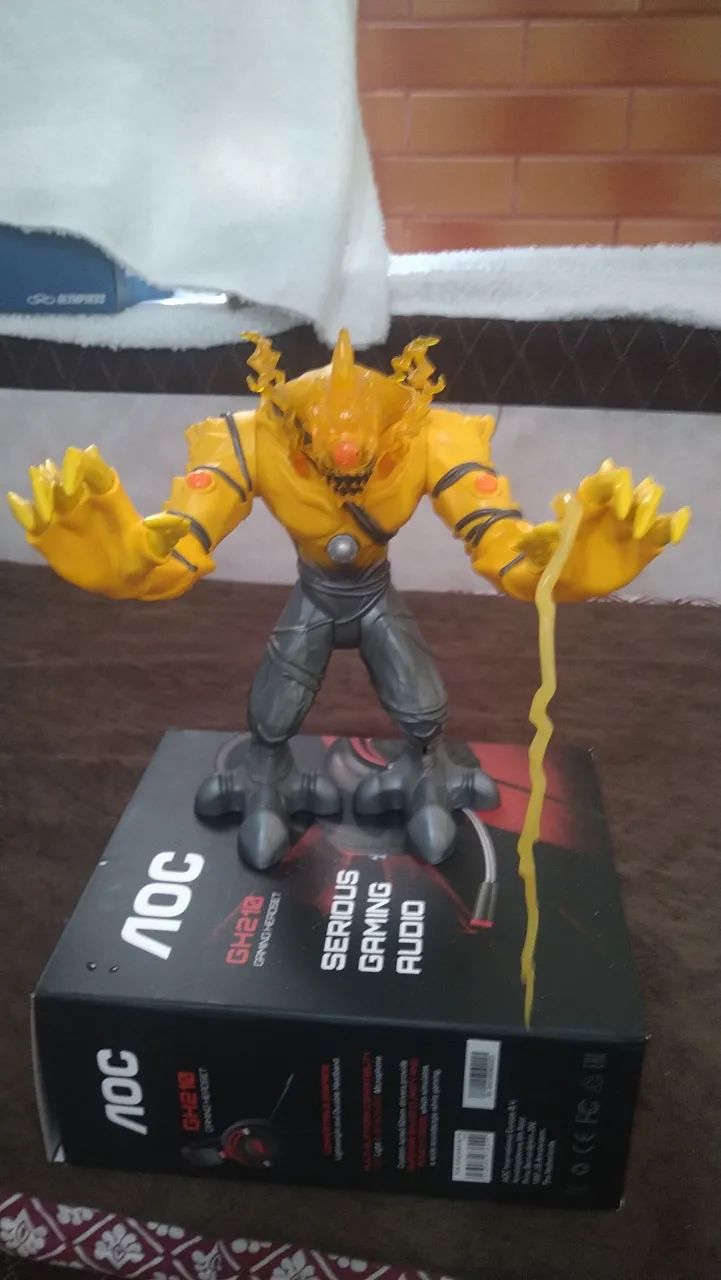 Boneco Elementor elétrico Max Steel