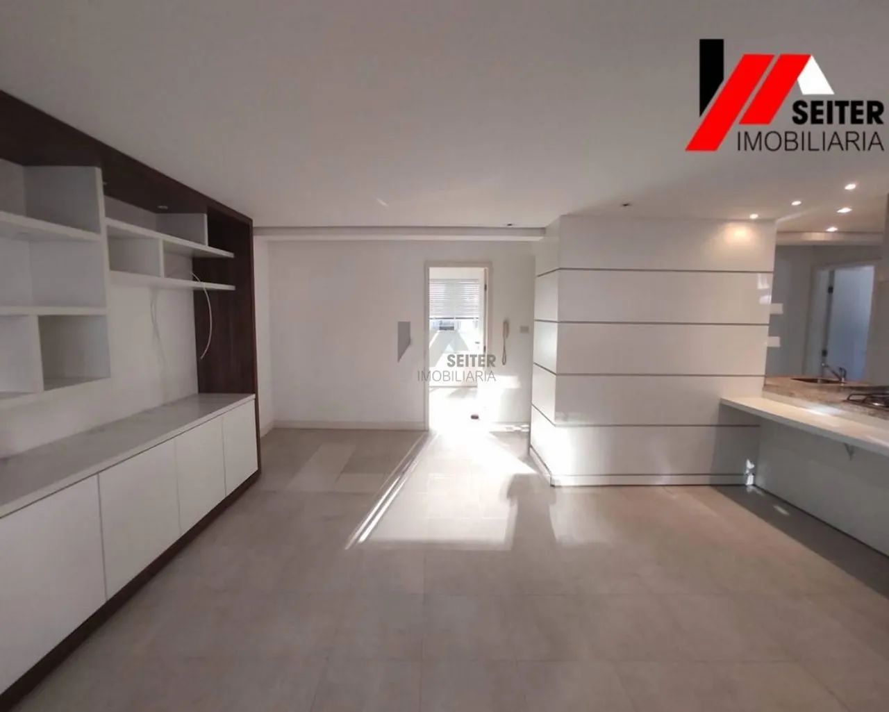 Apartamento semimobiliado 2 suites no centro para Locação 2 vagas - Foto 9