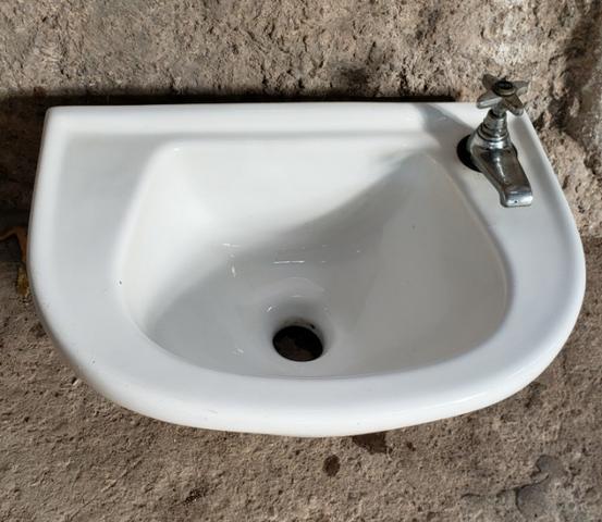 Pia para banheiro em porcelana - Foto 3