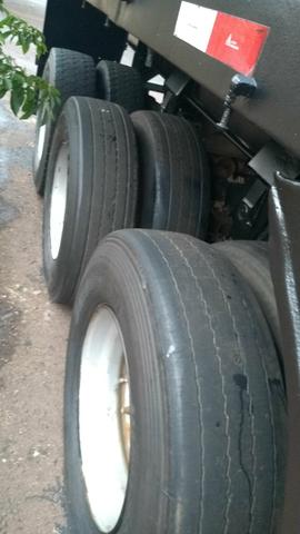 Vendo carreta LS ano 2001 assoalho de ferro roda raiada 295 com pneus - Foto 7