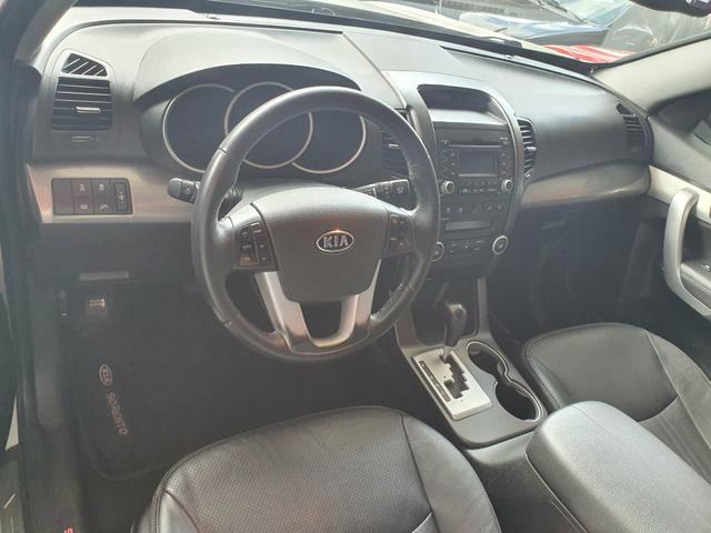 Sorento v6 4x4 2011 com teto solar extra aceito troca - Foto 5