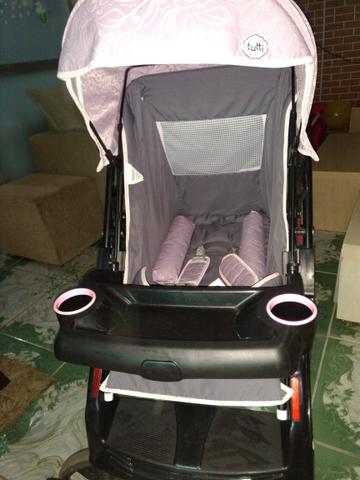 Carrinho de bebê Tutti usado brinde andador - Foto 2
