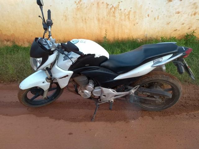 Vende-se Moto CB 300