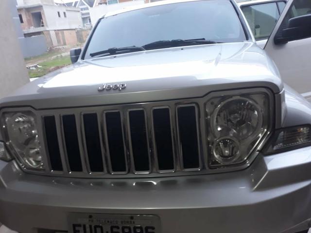 Jeep cherokee 3.7 limited 2012