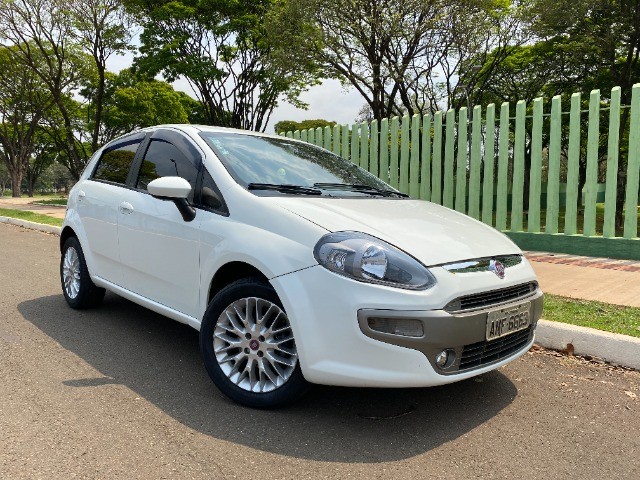 PUNTO 1.6 ESSENCE 2013 COMPLETO