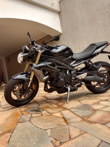 TRIUMPH STREET TRIPLE 675