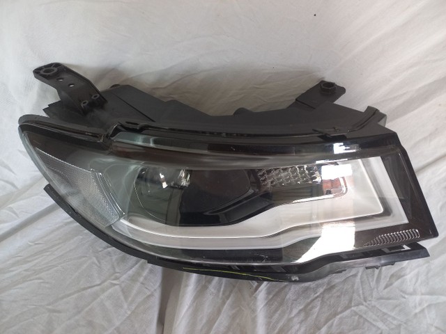 Farol  jeep compass C/ xenon 17/21 Dir: