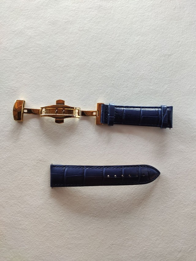 Pulseira de couro  com fecho de borboleta